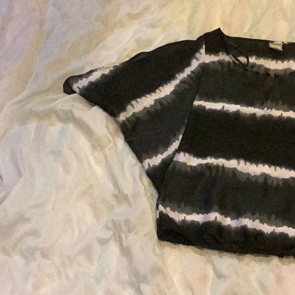 Converse One Star lightweight top size Small button front tie-dye print - Picture 8 of 8